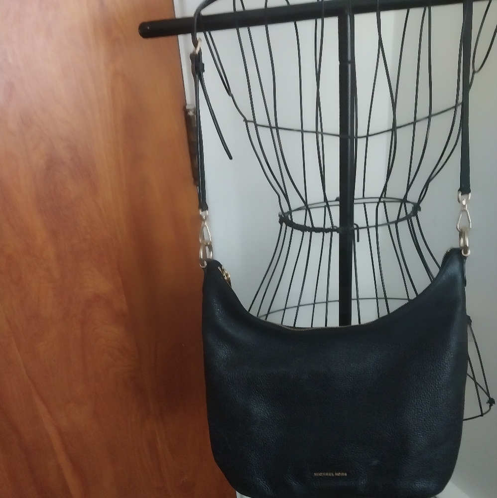 Michael Kors Black Pebble  Leather Crossbody Purse. Excellent Condition.